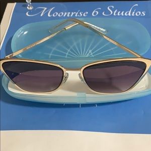 Woman’s Sunglasses with case